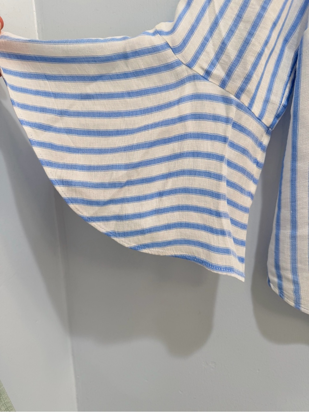 Lilly Pulitzer Blue White Striped Bell Sleeve Tie Front Blouse Coastal Small - Picture 6 of 10